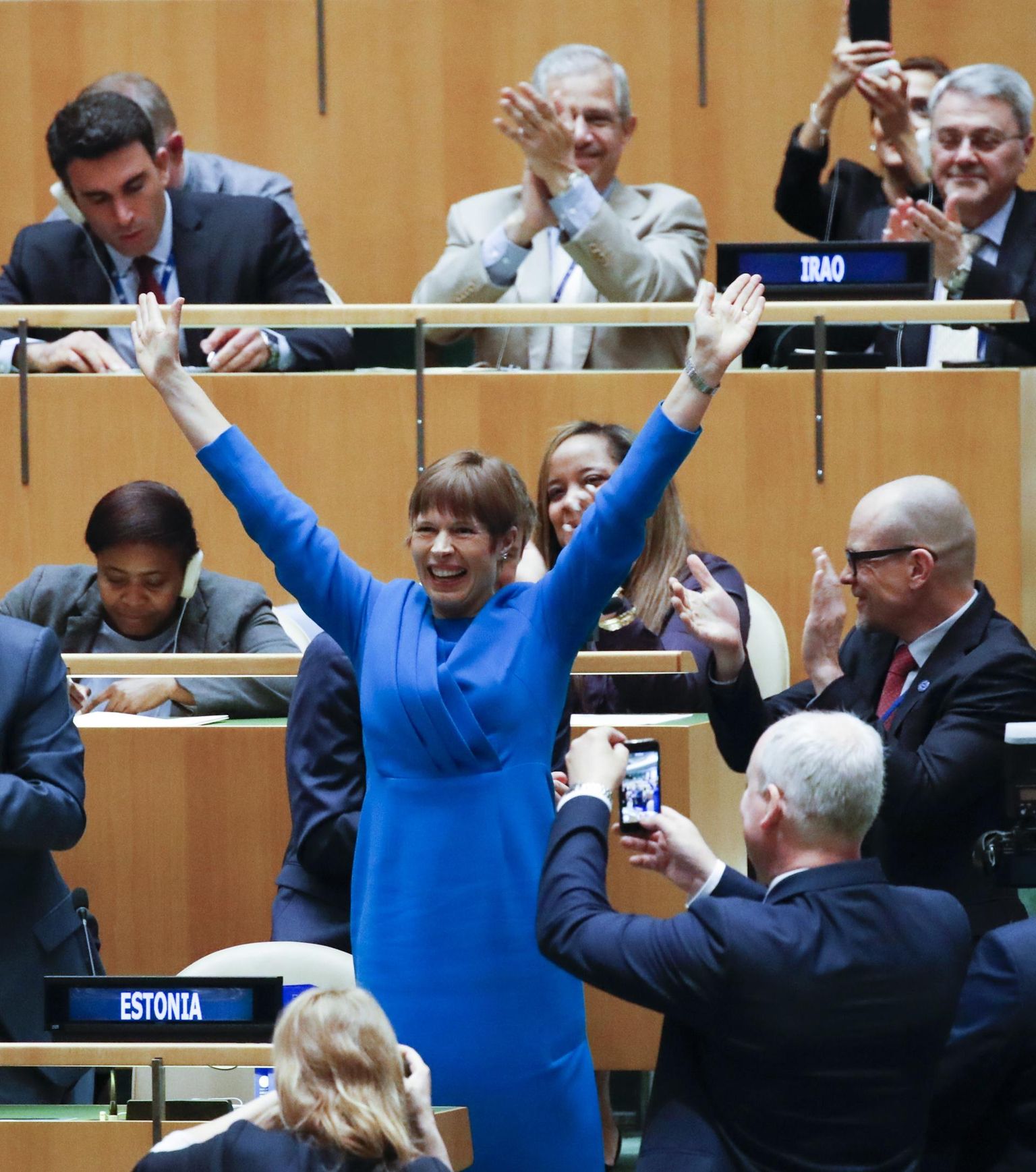 Президент радуется после избрания Эстонии непостоянным членом Совбезом ООН в 2019 году.