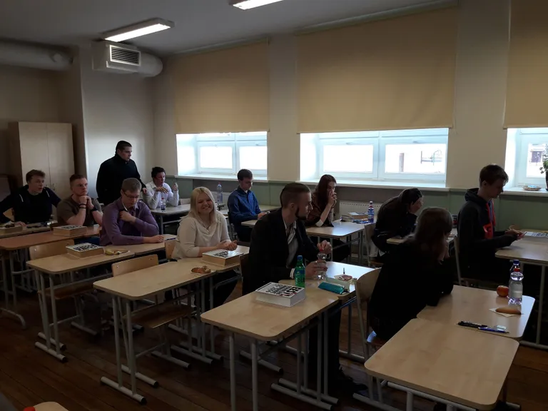 Pärnu ühisgümnaasiumis kirjutab täna eesti keele eksamit 137 õpilast.