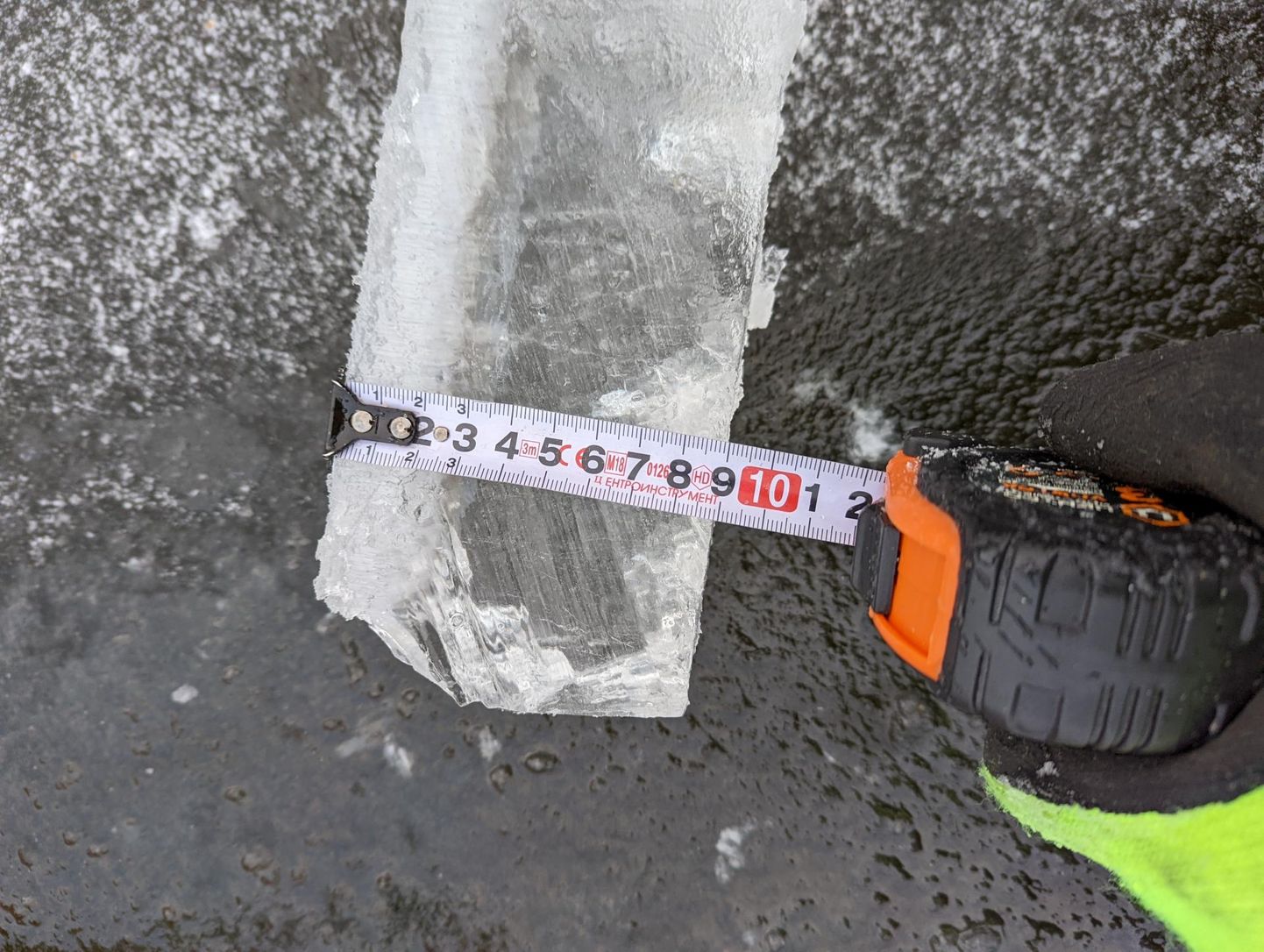 Esmaspäeval Paala järvel tehtud mõõtmine näitas Mikk Mihkel Vaabelile, et jää paksus on seal 8–10 sentimeetrit, kuid kalda ääres on jääkiht väga nõrk.