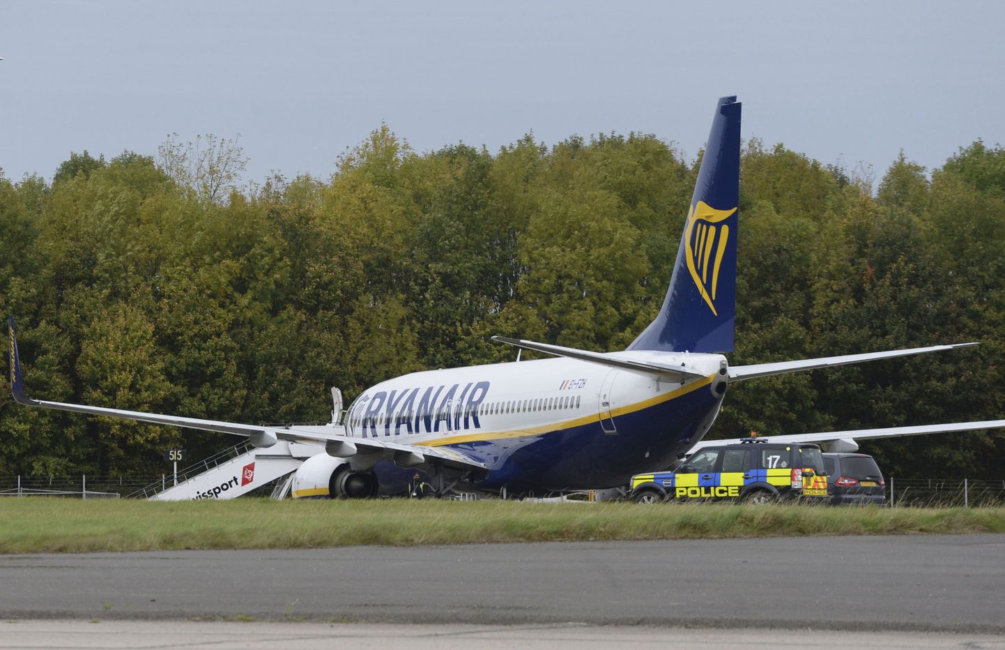 Ryanairi reisilennuk suunati võimaliku pommi tõttu pardal maanduma Londoni Stanstedi lennuväljal.