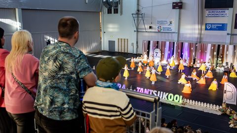GALERII JA VIDEO ⟩ Saaresära tantsukooli kevadkontsert "Seitsmenda peatüki lõpp"