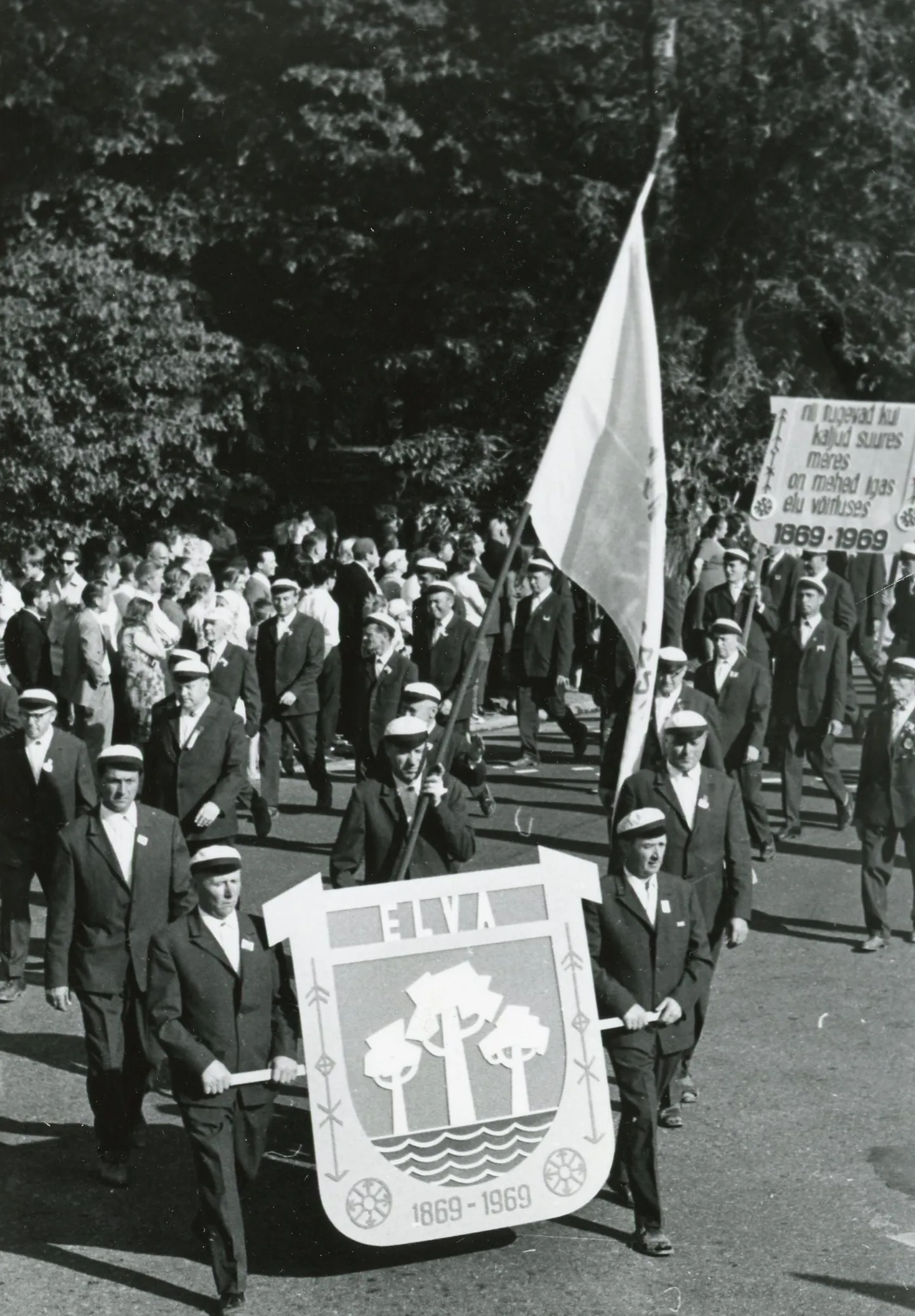 Laulupeo rongkäik Tartus 1969. aastal.