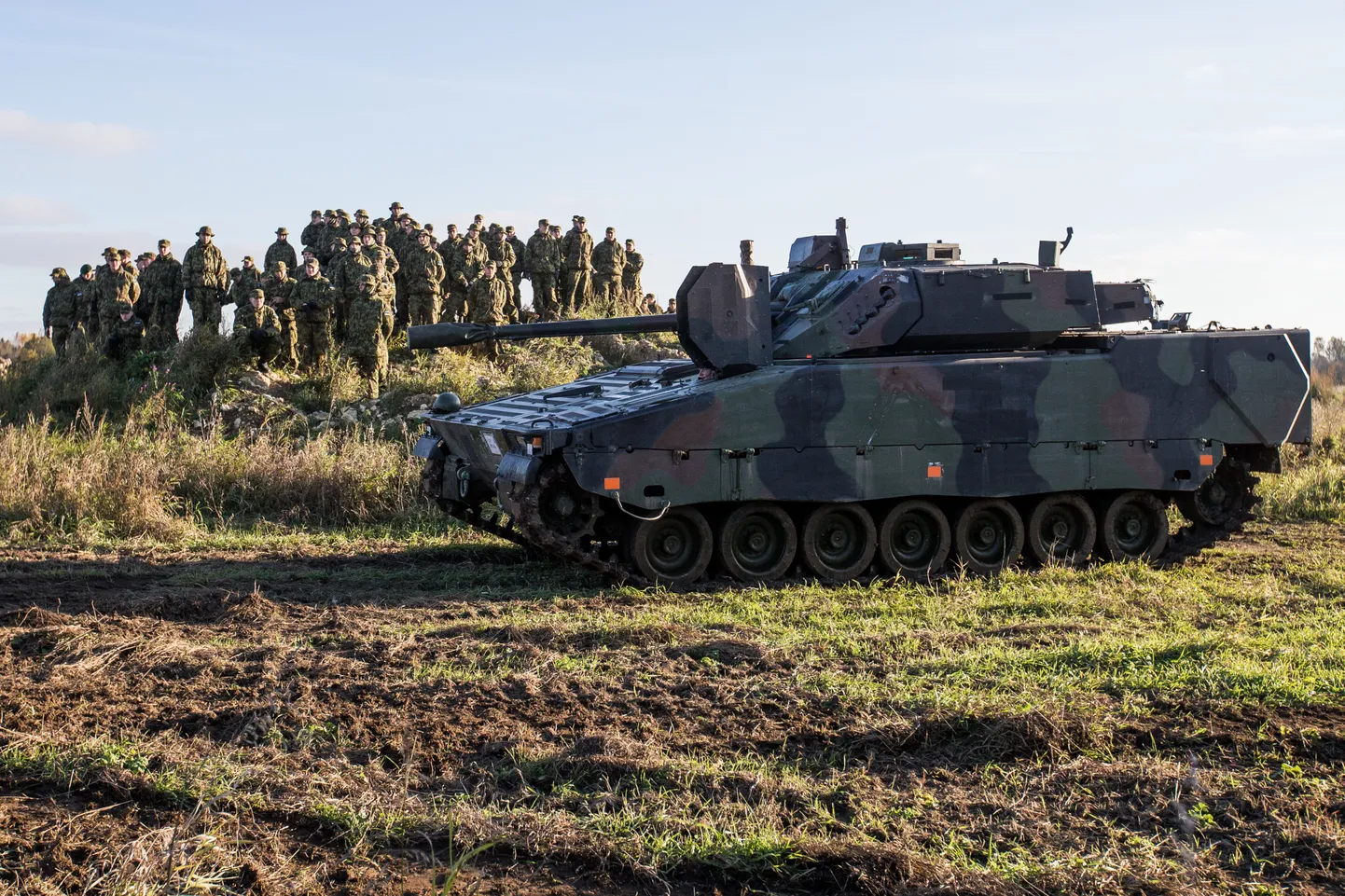 CV90 lahingumasinate tutvustus Tapal.