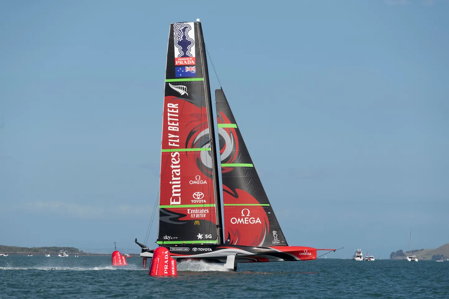 Emirates Team New Zealand foiliv jaht Prada America's Cup võistlusel Aucklandis 19. detsembril 2020.
