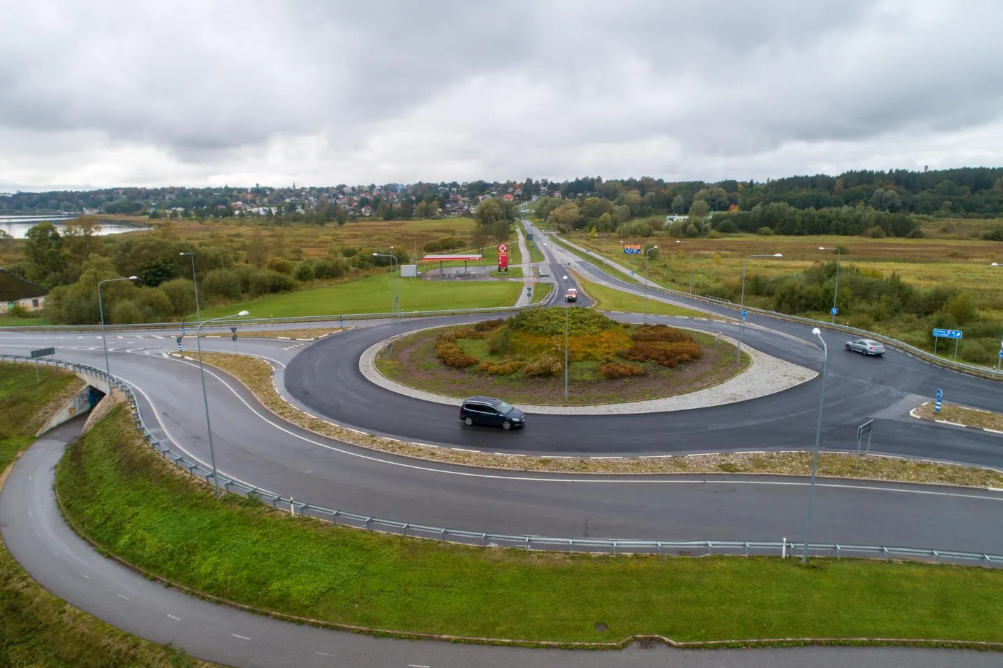 Viljandi valla ja Pallase kunstikooli esimese ettevõtmisena peaks Viiratsi ringristmiku keskele kerkima põnev kunstiteos. Ideid hakatakse koolis koguma paari nädala pärast.