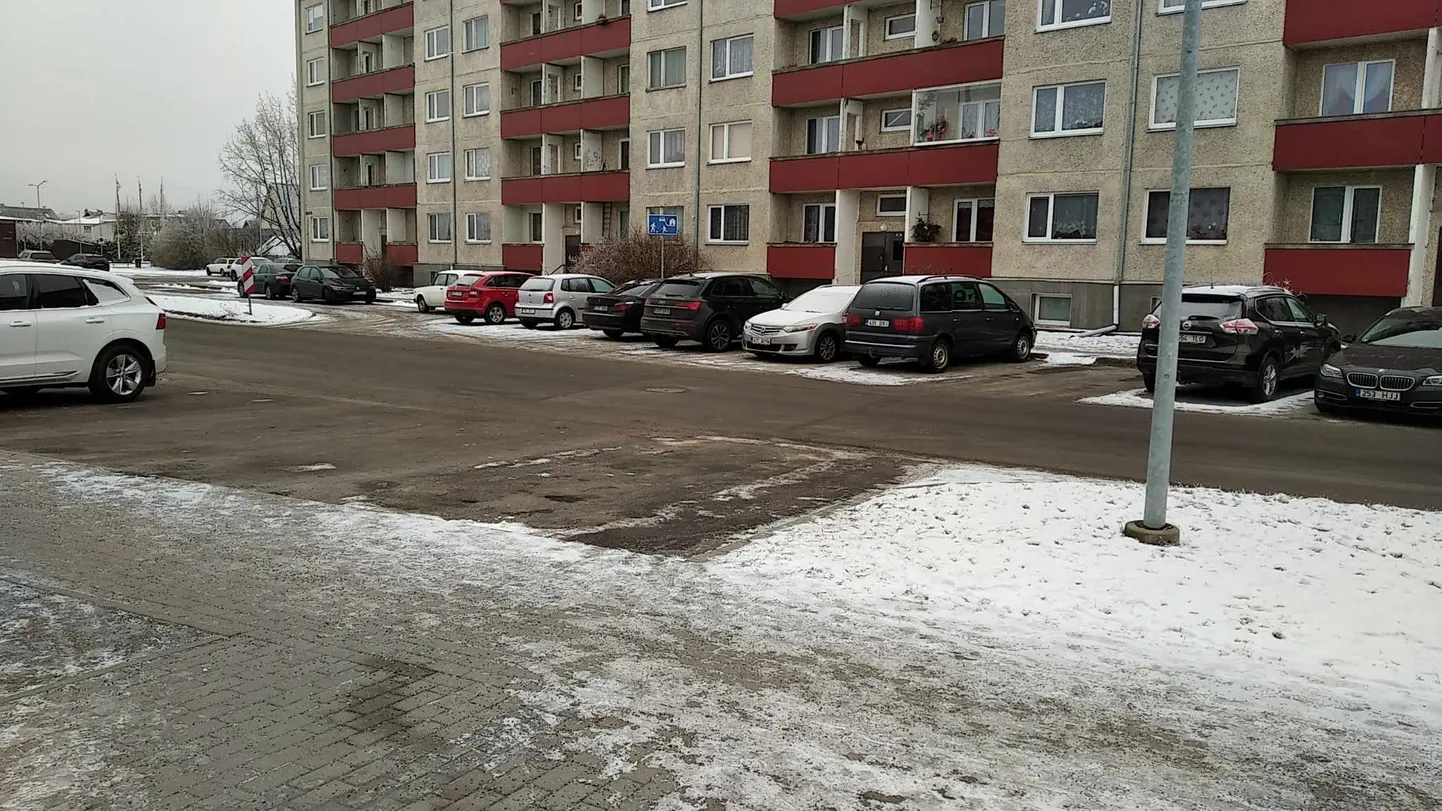 Nüüd autot Maksimarketi juures enam ei ole.