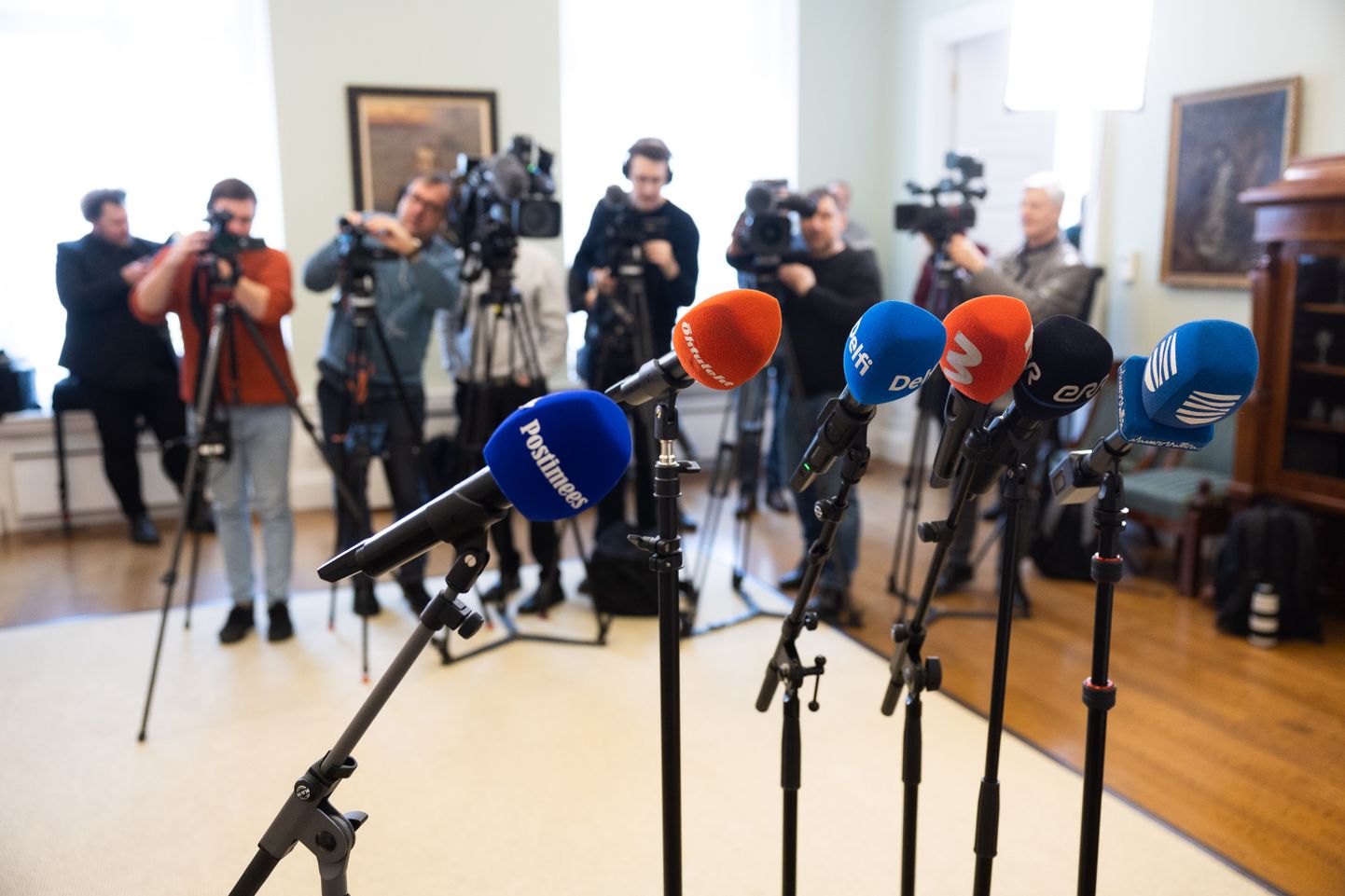 28.03.2023, Tallinn
Koalitsioonikõneluste pressikonverents. Mikrofonid, press, ajakirjanikud, pressivabadus.
Foto Tairo Lutter, Postimees