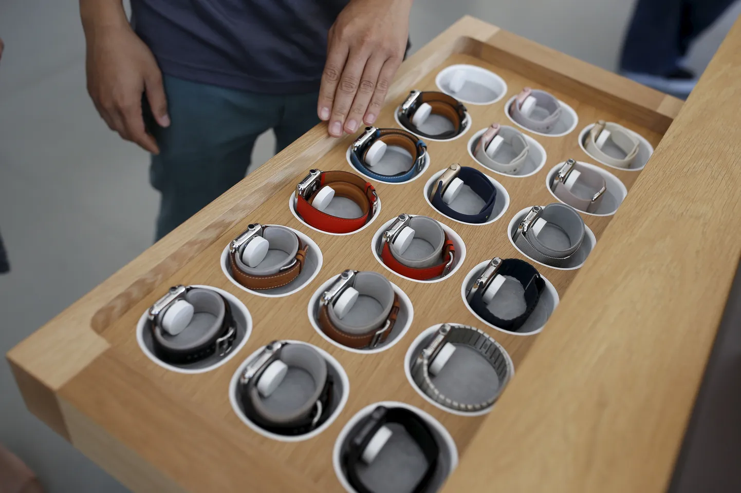 Apple'i kellad Apple Watch Stafordis (California) asuvas poes.