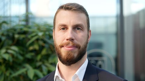 Gradnja Rail Baltica v Latviji napreduje, kljub kritikam glede proračuna in financiranja