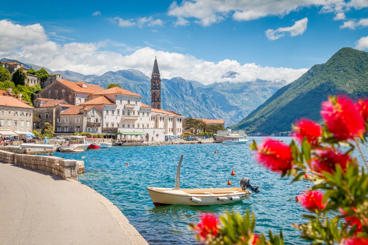 Montenegros saab nautida nii merd, mägesid kui kaunist arhitektuuri.