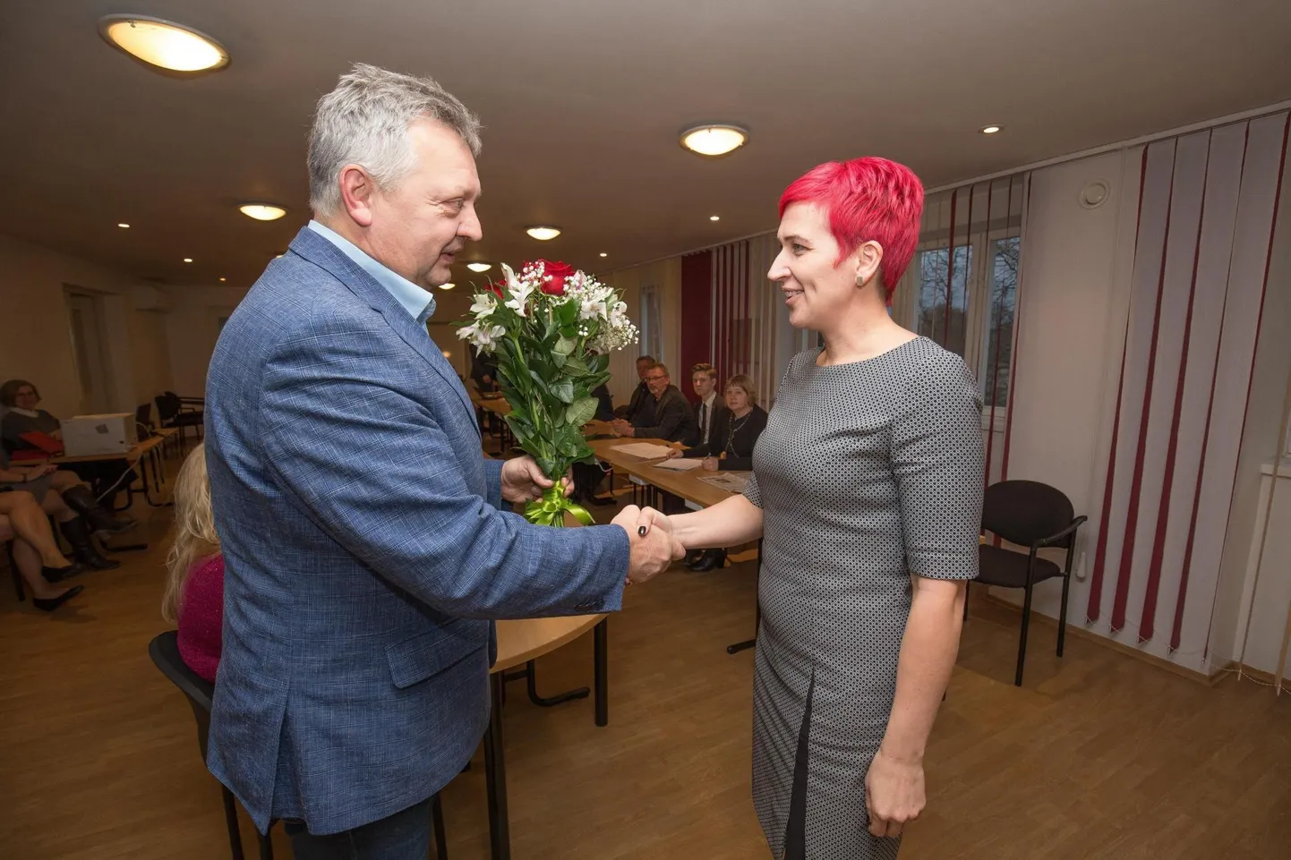 Kolm ja pool aastat tagasi ulatas Türi vallavolikogu esimes Andrus Eensoo Pipi-Liis Siemannile lillekimbu pärast seda, kui volikogu oli valinud ta vallavanemaks. Siemann läheb ka sügisestele kohalike omavalitsuste valimistele vastu vallavanemakandidaadina, kuid seekord mitte Isamaa, vaid valimisliidu nimekirjas.