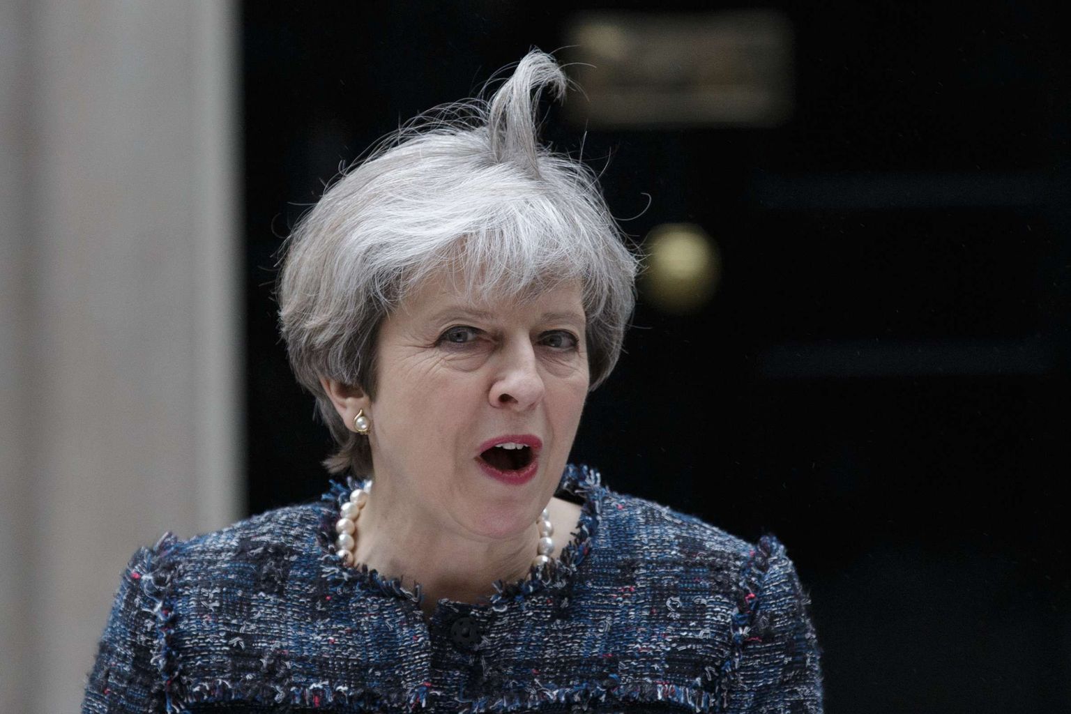 Briti peaminister Theresa May sõnul Euroopa Komisjoni juht Jean-Claude Juncker veel avastab Brexiti-kõneluste käigus, et ta on üks paganama põikpäine naine.