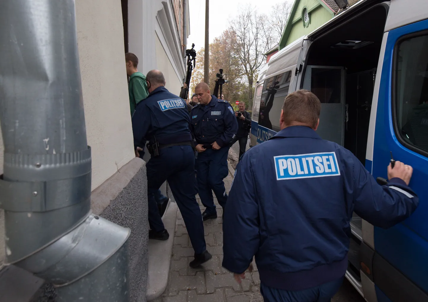 Oktoobris kuulutati Viljandi kohtumajas välja Paalalinna kooli õpetaja tapmises süüdistatava nooruki kohtuotsus.

ELMO RIIG/SAKALA