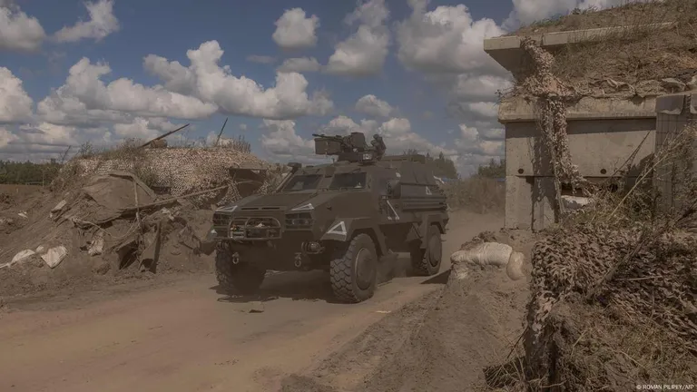 Военная техника ВСУ пересекает 14 августа украино-российскую границу в направлении Курской области РФ