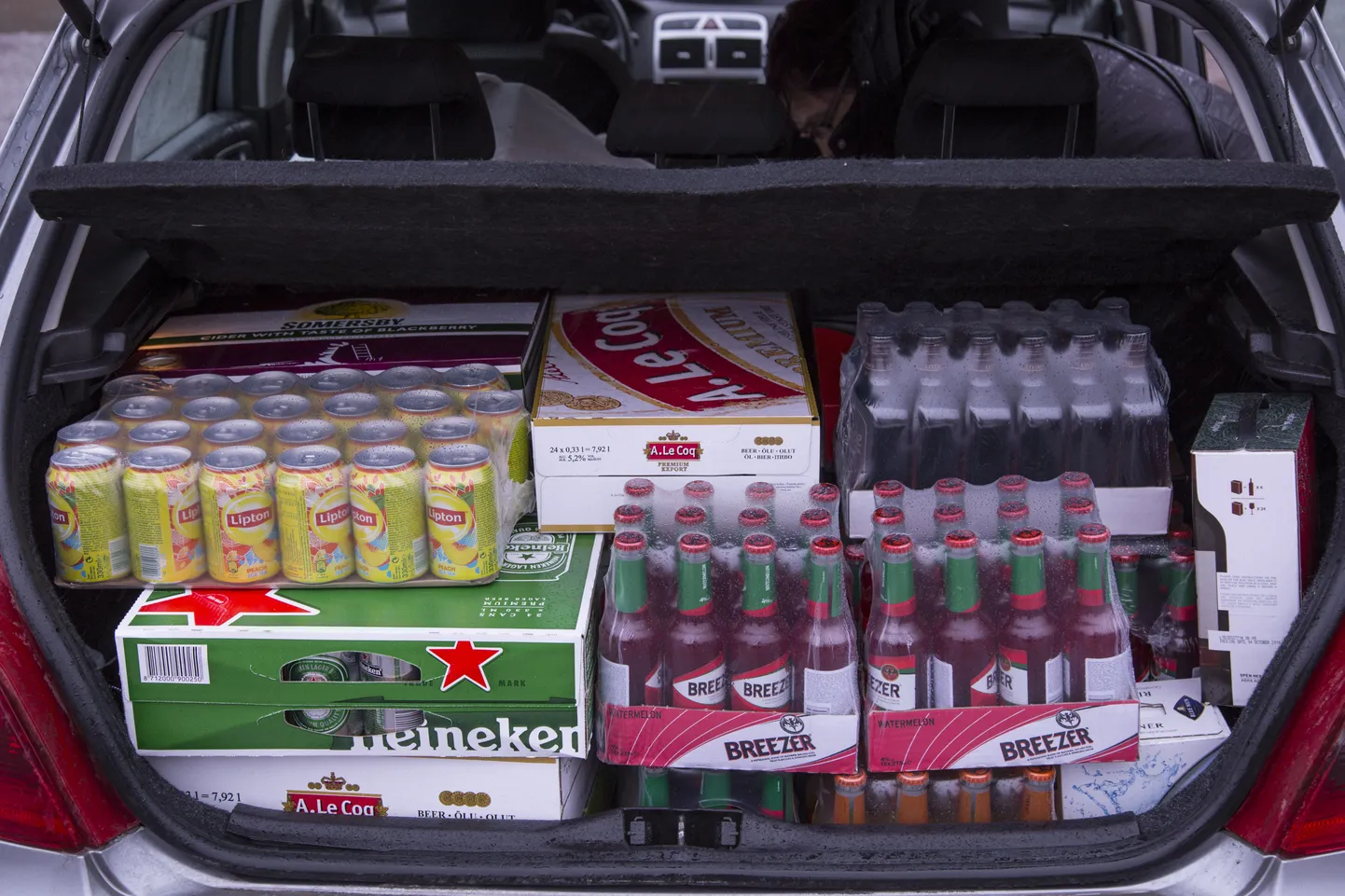 Soome alkoholi vahendanud mehi kahtlustab Soome tolli maksude maksmata jätmises.