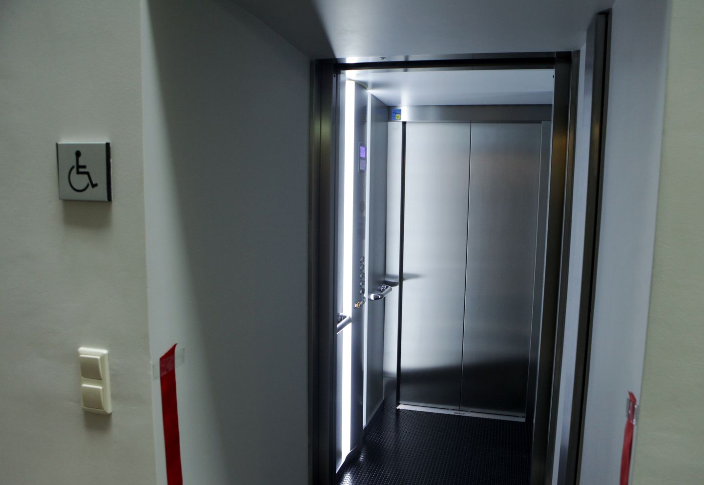 Latvijas Nacionālajā operā atklāts lifts cilvēkiem ar īpašām vajadzībām.