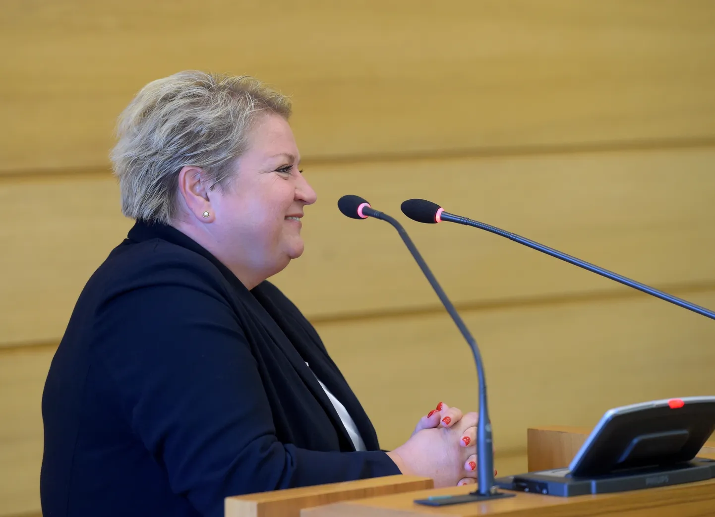 Rīgas domes deputāte Anna Vladova piedalās Rīgas domes ārkārtas sēdē, kurā lemj par vicemēra ievēlēšanu un par kandidātiem uz Rīgas brīvostas pārvaldes valdes locekļu amatiem.