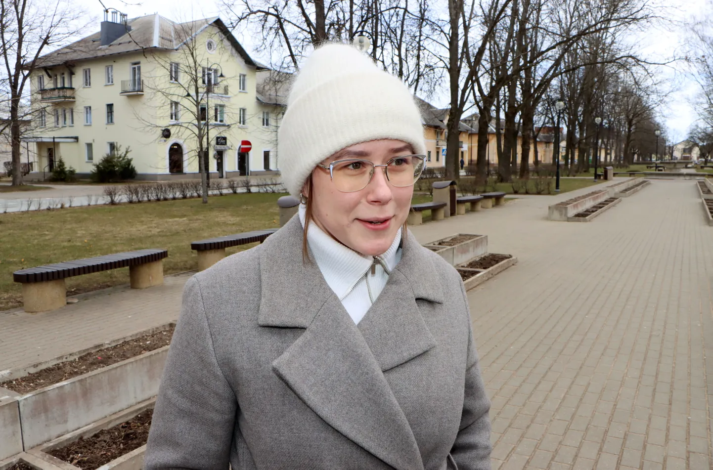 Ksenia Brazovskihh pingutab selle nimel, et muuta oma kodulinn veelgi kaunimaks. Mais löövad Keskallee lillekastid taas õide ja levitavad meeldivaid aroome kuni hilissügiseni välja.