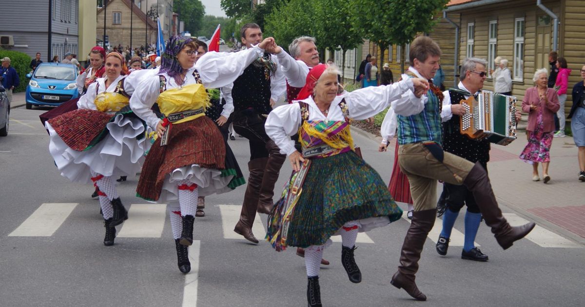 Festival paneb keskväljaku proovile