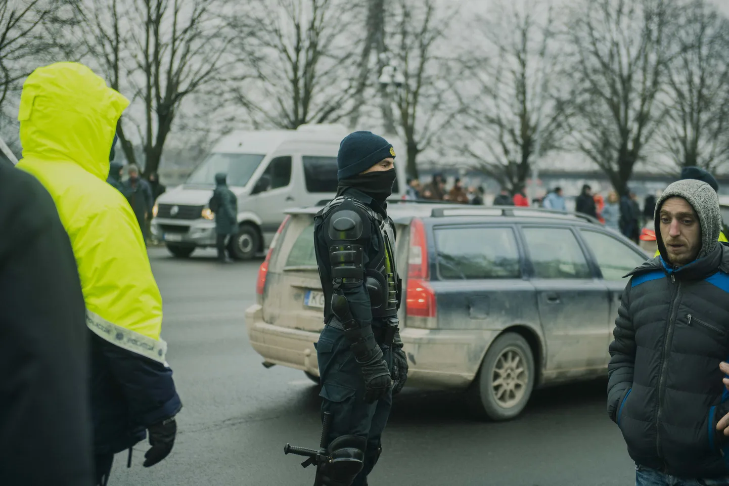 Foto: Krastmalā protestē pret Covid-19 noteiktajiem ierobežojumiem