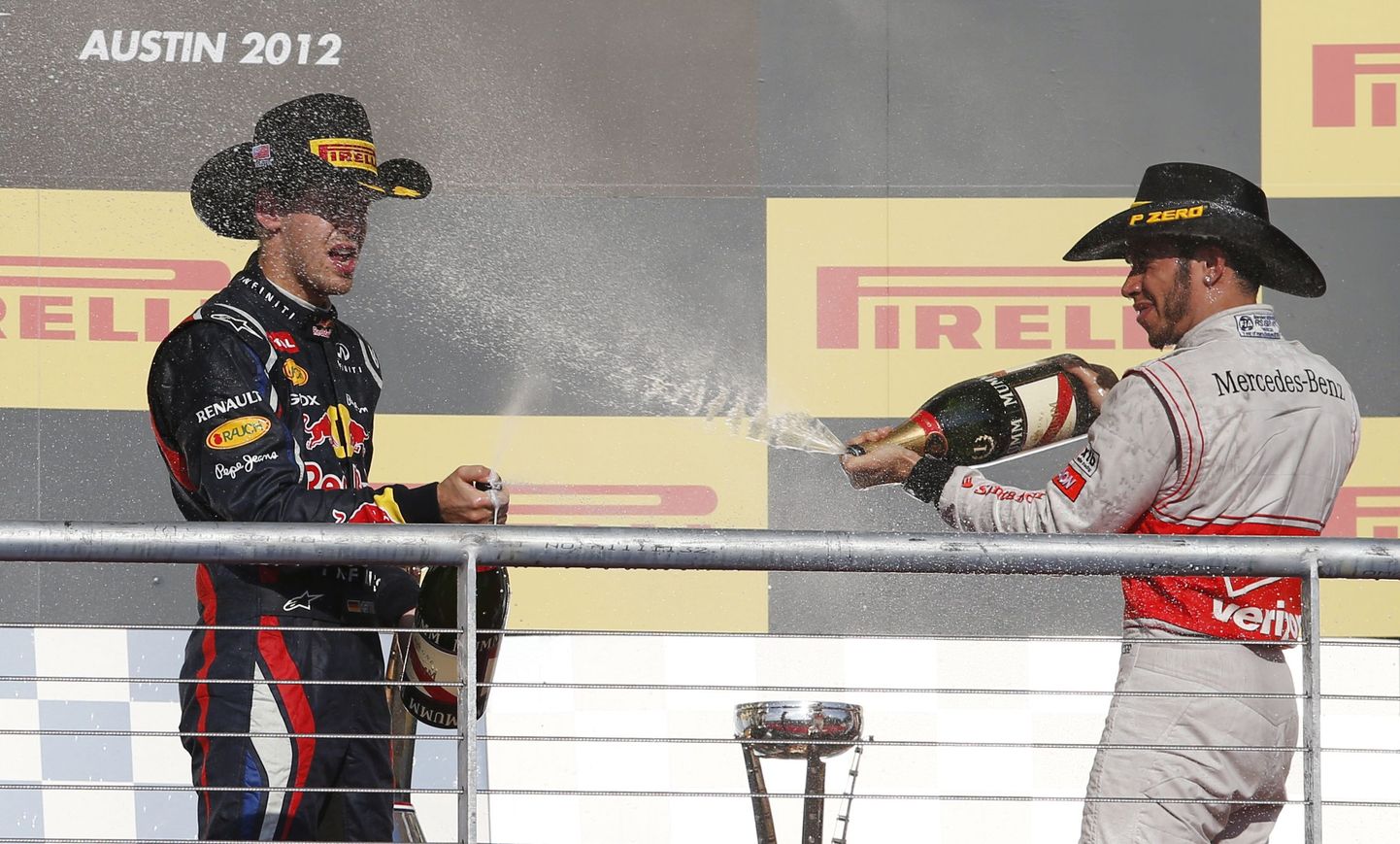 Lewis Hamilton ja Sebastian Vettel USA GP poodiumil.