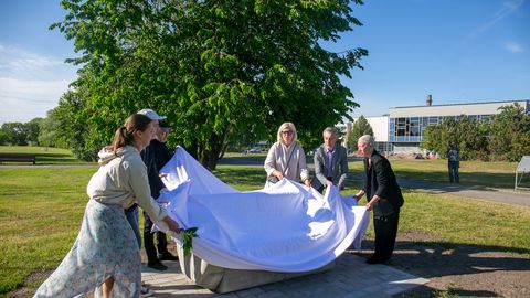 GALERII ⟩ Rannapark täienes uue taiese ja mälestuspingiga