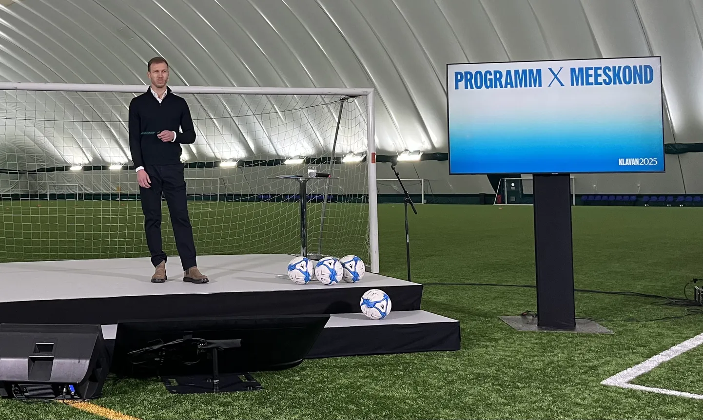 Eesti Jalgpalli Liidu presidendiks pürgiv Ragnar Klavan esitles Raja jalgpallihallis oma programmi esimest versiooni.