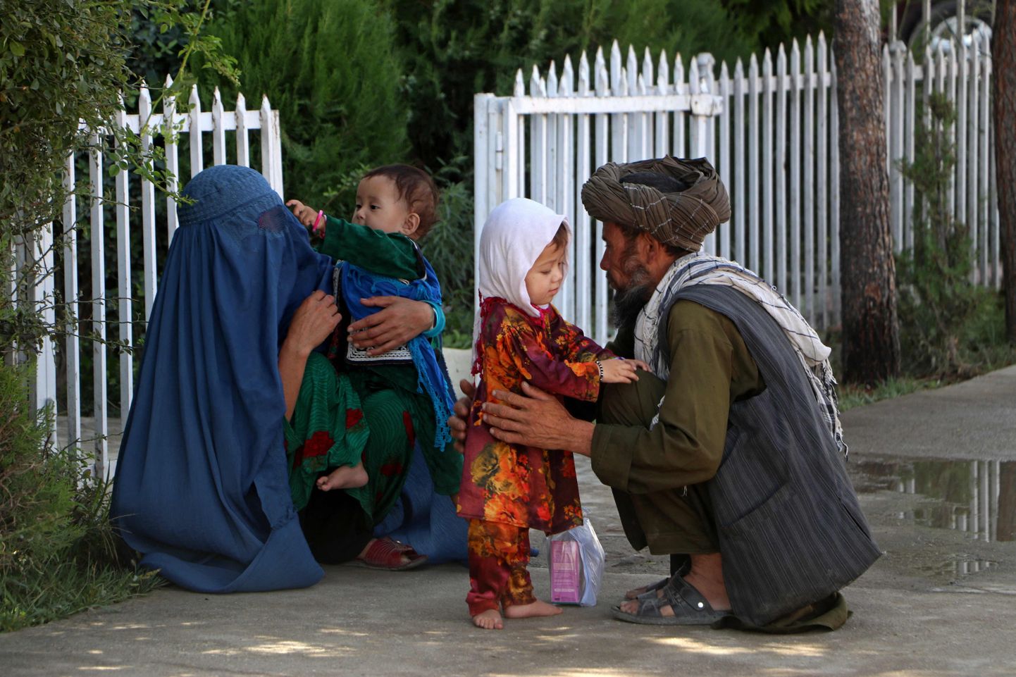 Afganistani pere Badakhisha provintsi tee ääres, 30. augustil 2023. a.