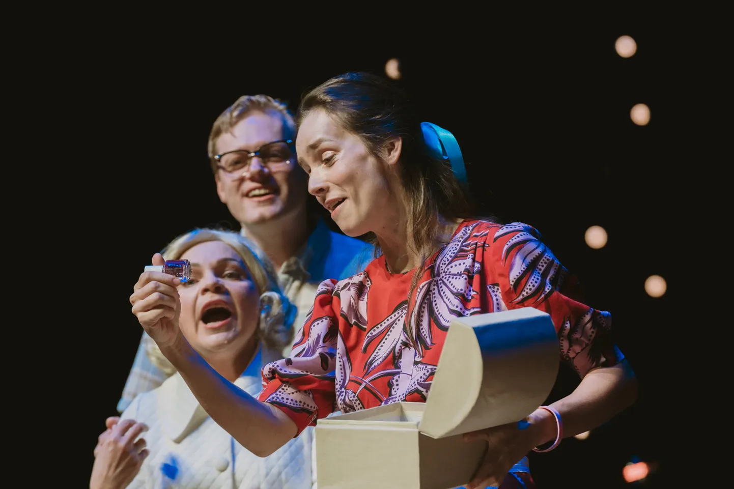 Ugala teatri etendus «Sünnipäevaküünlad».