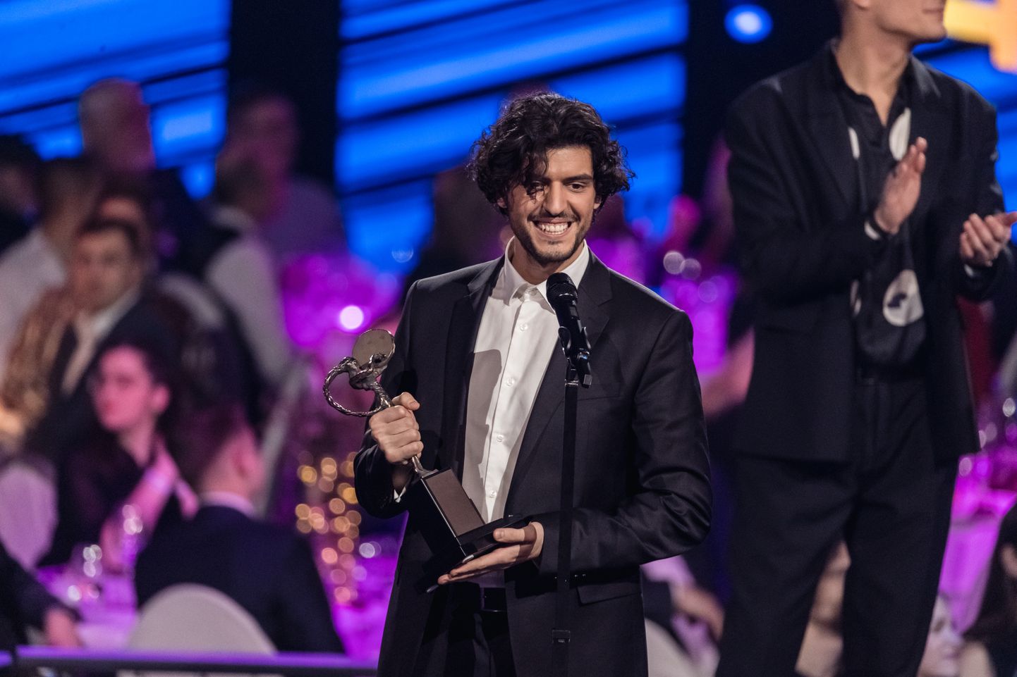 2023. aasta artisti, popartisti, meesartisti ja laulu auhinnad võitnud Stefan.