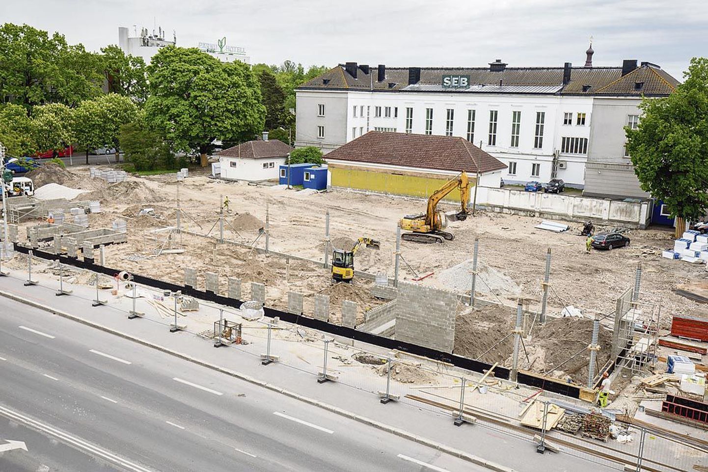 Ühistranspordi keskterminali ehitus Pärnu kesklinnas käib silmanähtava hooga.