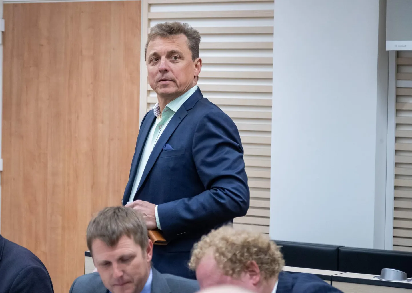 Süüdistuse järgi sõlmis Toivo Promm oma firmade kaudu sadamajuhtidele antud altkäemaksude varjamiseks näilisi lepinguid ja rentis olematuid ratastraktoreid.