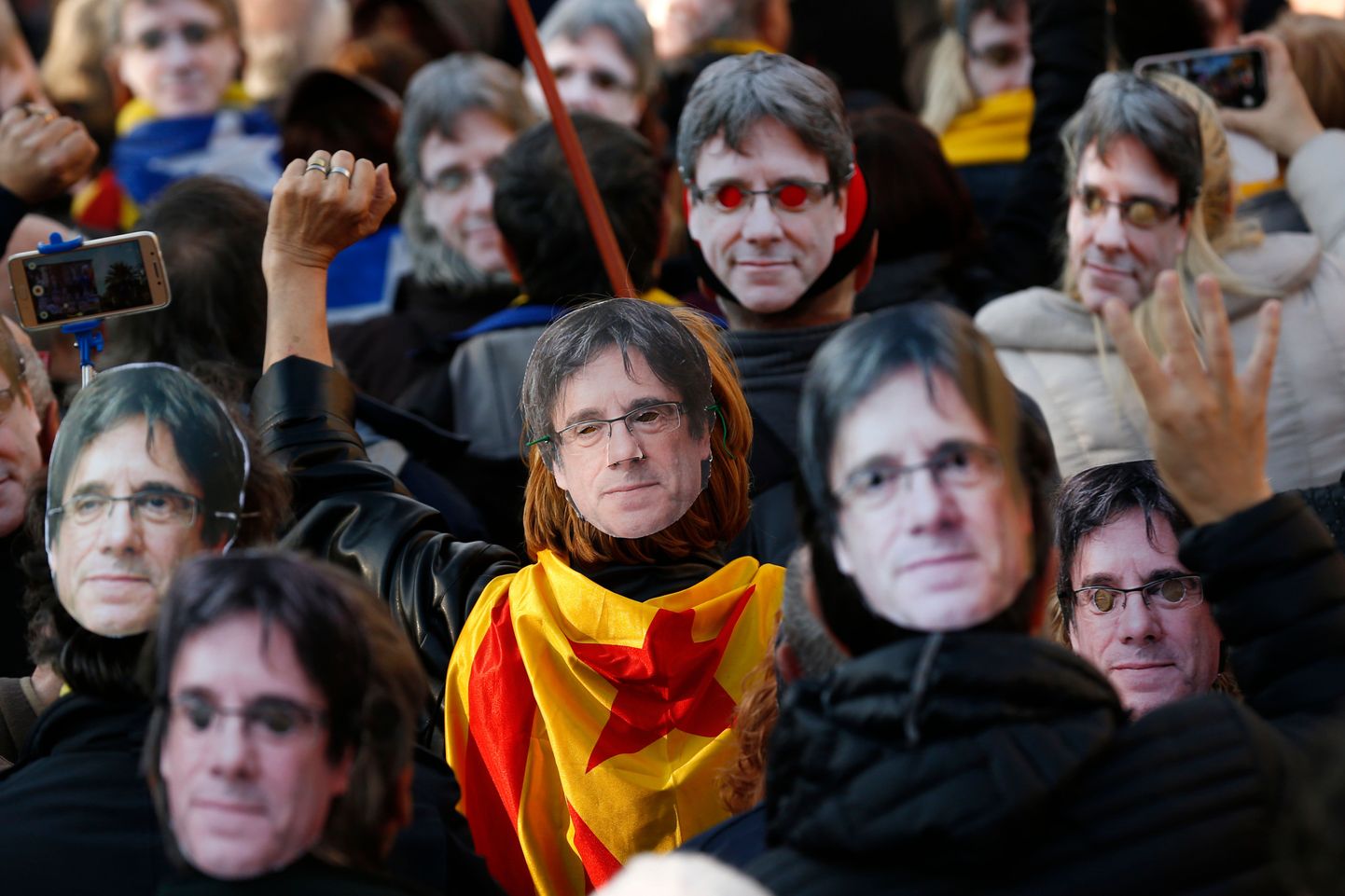 Puigdemonti toetajad meeleavaldustel Barcelonas.