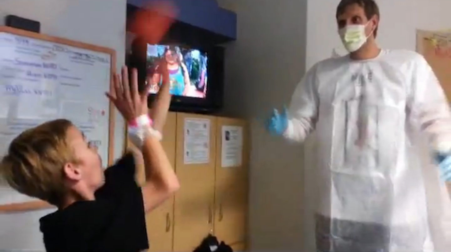 Dirk Nowitzki mängis haiglas korvpalli.