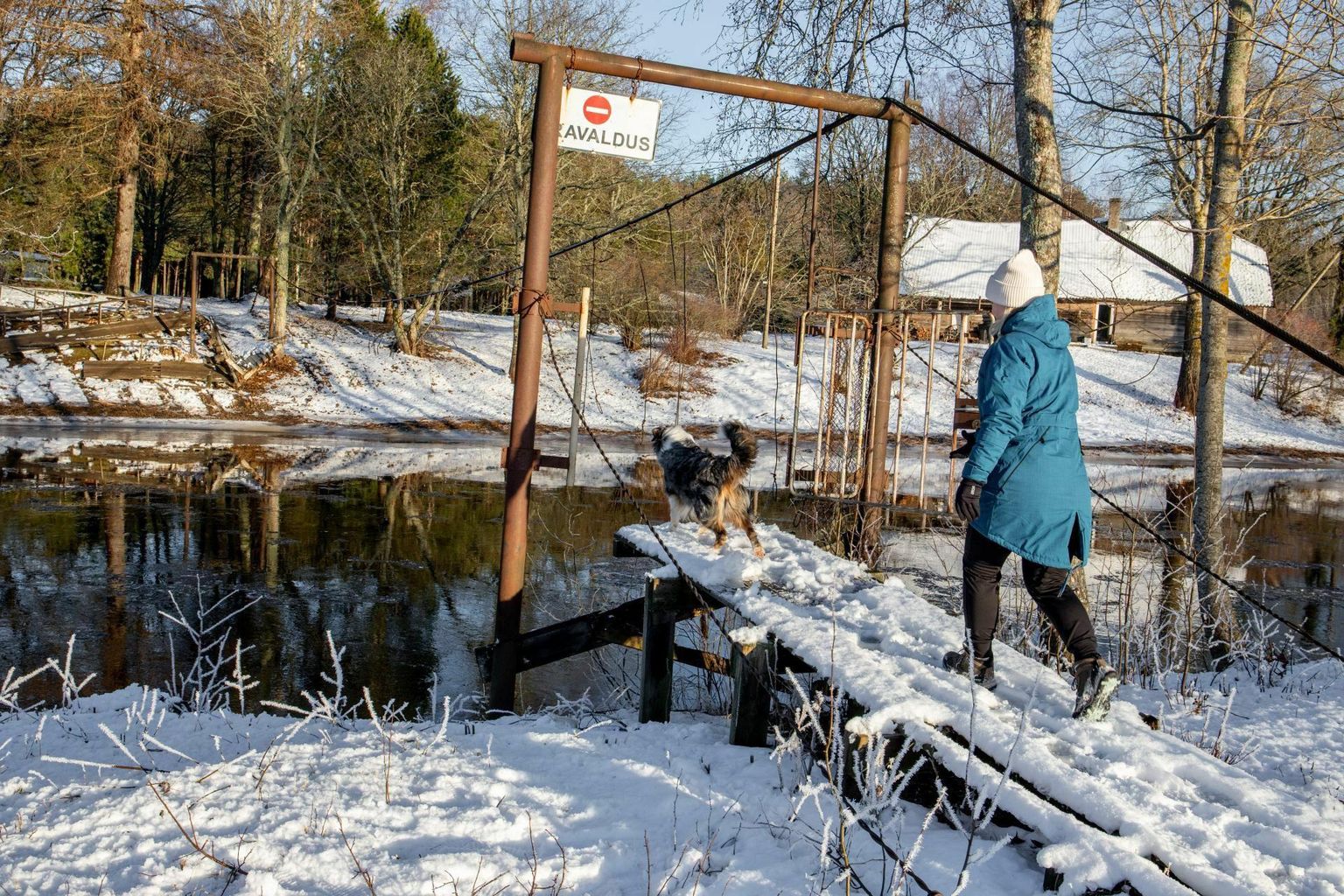 Häädemeeste vallavanem Külliki Kiiver ütles, et silla kasutamise asjus Häädemeeste vallal elanikega kokkulepped puuduvad.
 