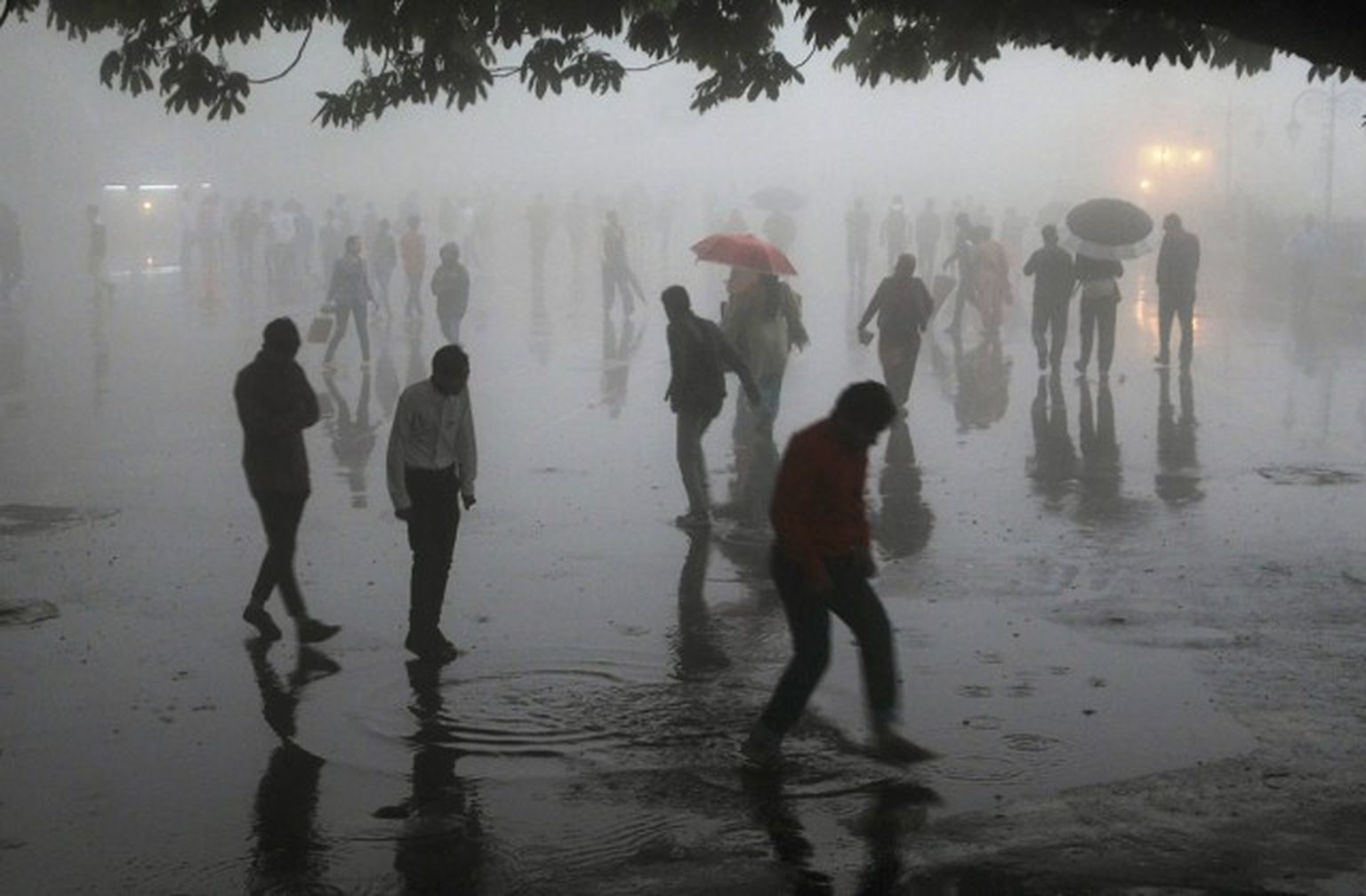 Putekļu vētrās Indijas ziemeļos dzīvību zaudējuši 77 cilvēki