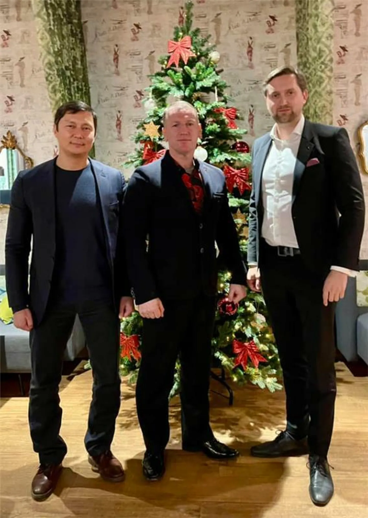Mihhail Kõlvart, Imre Vähi ja Jaak Madison kohtusid pühapäeval, kohtumise meenutuseks jagas Vähi sotsiaalmeedias seda fotot.