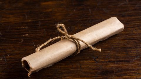 SÕNUM MINEVIKUST ⟩ «Vabandame siiralt!» Eelmised omanikud peitsid tulevastele elanikele seina sisse kirja