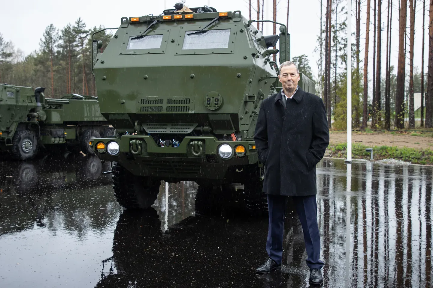 Церемония прибытия систем HIMARS на базу в Эмари.