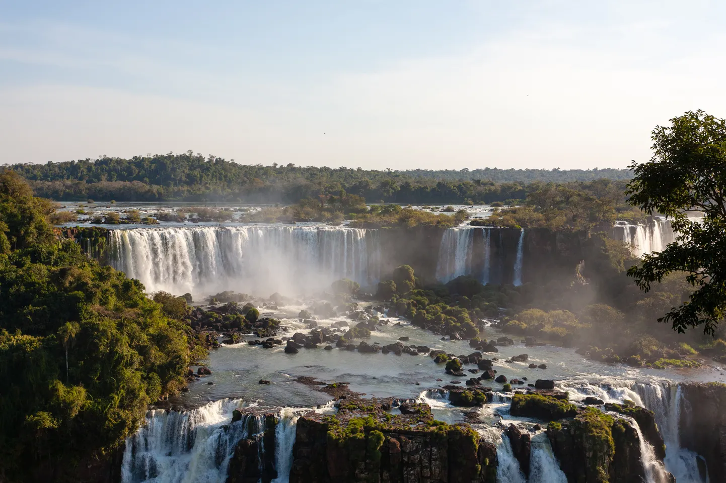 Argentiina ja Brasiilia piiril paiknevad Iguaçu joad.