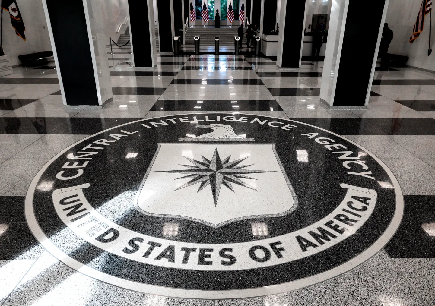 Sissepääs USA Luure Keskaegnetuuri (CIA) peamajja Virginia osariigis McLeanis.