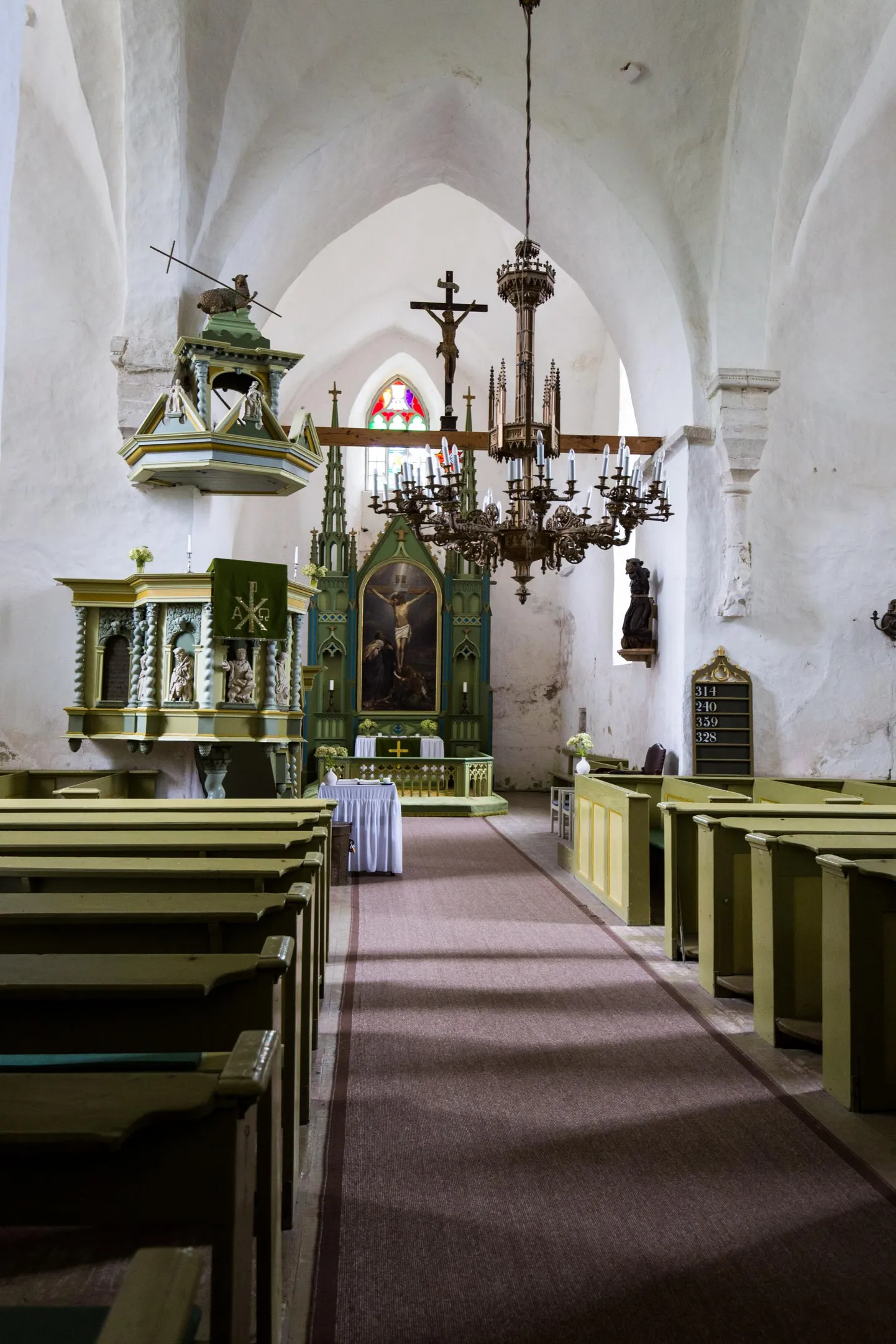 Selline vaatepilt avaneb Pilistvere kirikus sees.