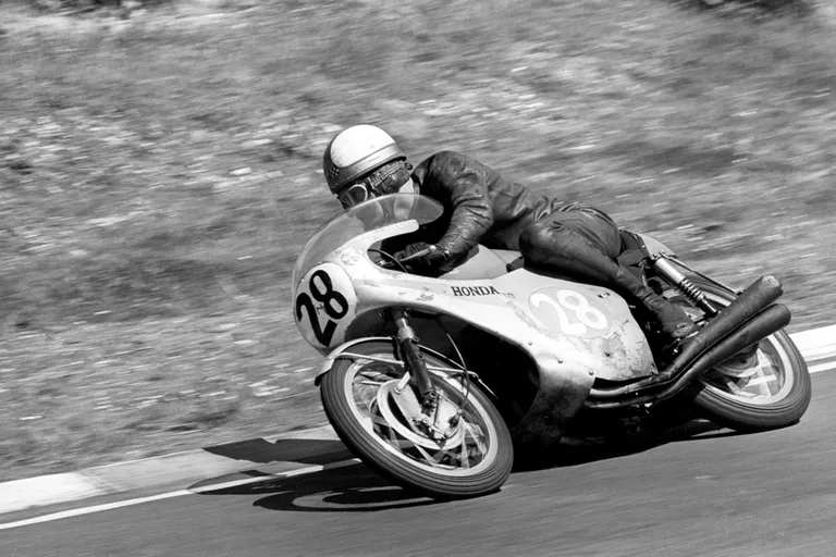 Mike Hailwood Hondal 1966. aastal.