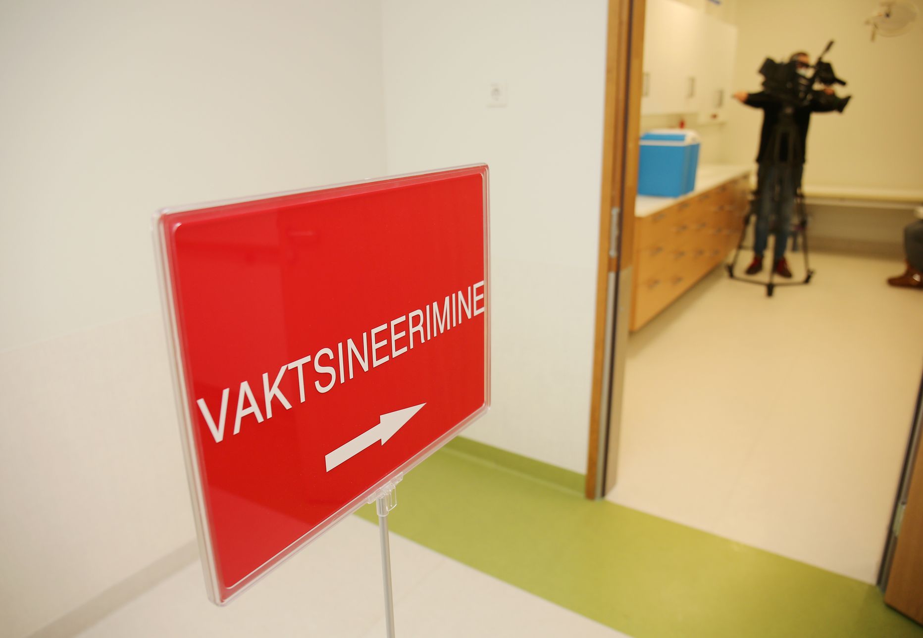 Õpetajad käivad kokkulepitud päevadel ja tundidel vaktsineerimas Tartu ülikooli kliinikumis.