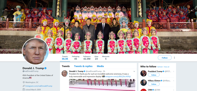 Donald Trumpi uus Twitteri taustapilt.