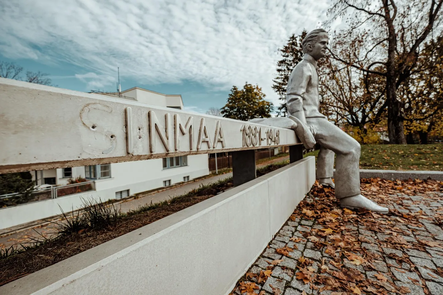 Olev Siinmaa skulptuuri on taas rüüstatud.
