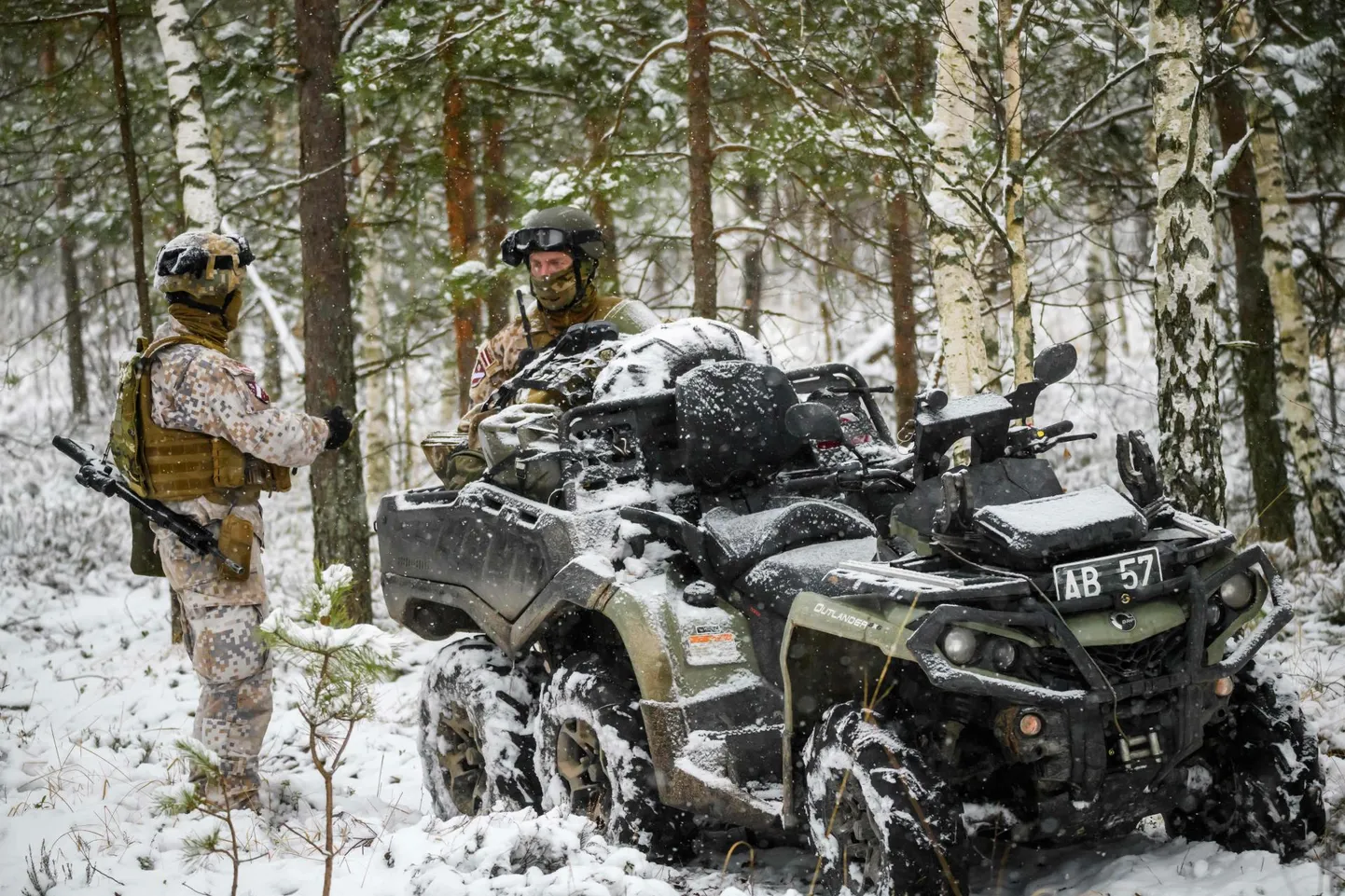 Läti sõdurid õppusel Ādažis. Praegu on Läti relvajõududes umbes 7000 kutselist sõdurit. 
