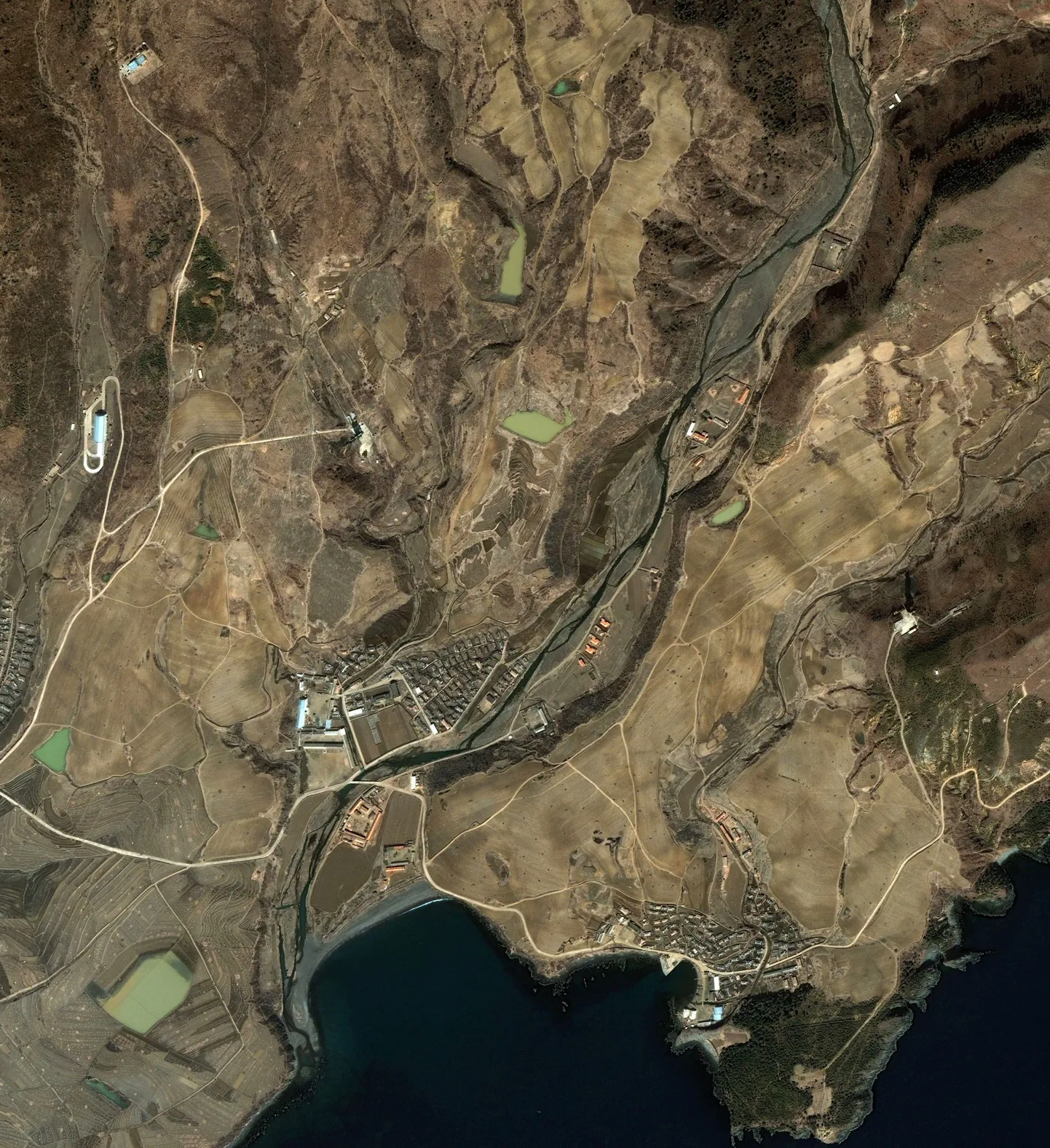 DigitalGlobe'i satelliidi QuickBird foto  raketipolügoonist Musudan Ri piirkonnas Põhja-Koreas.