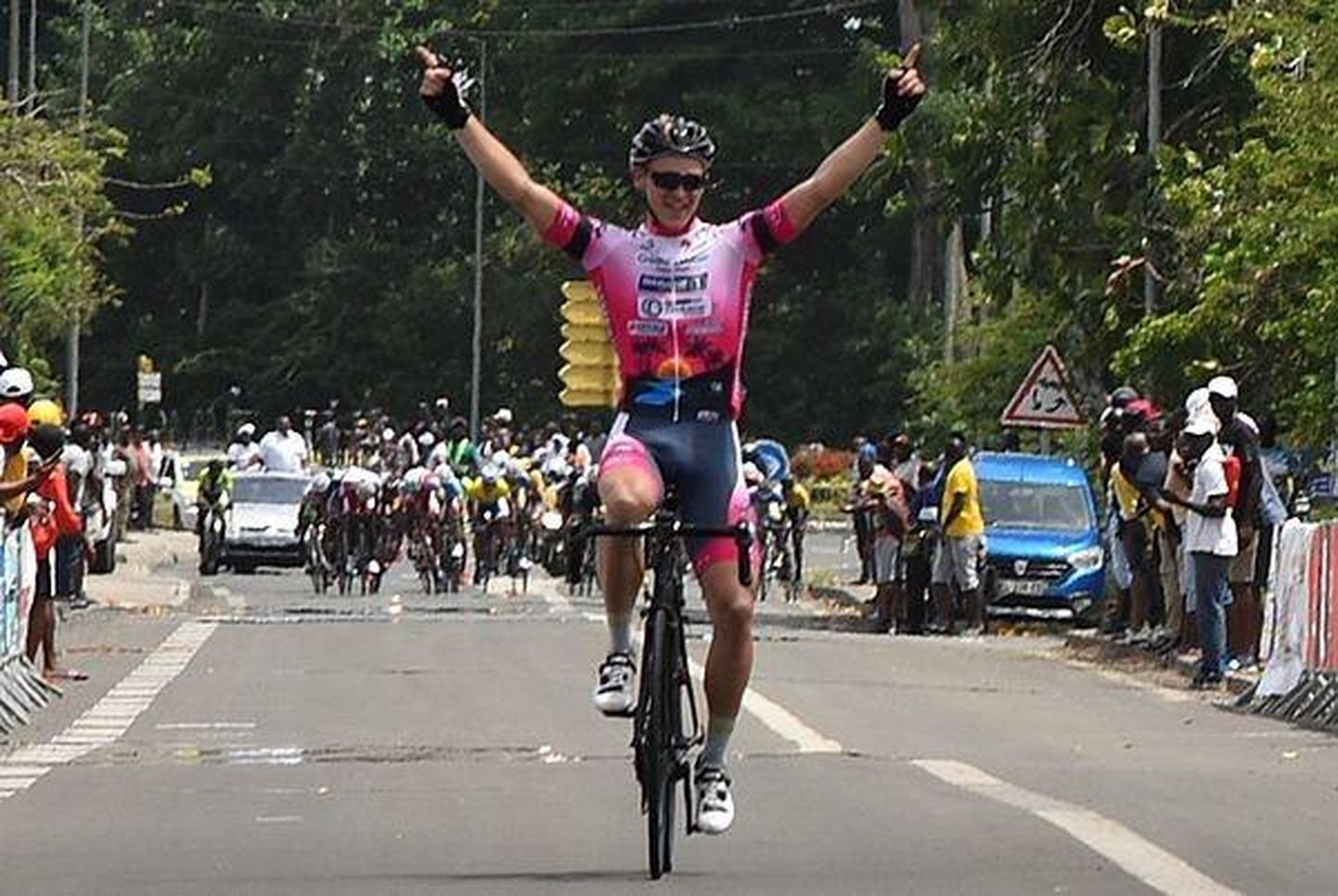 Viljandi rattur Greg Hallop võitis Prantsusmaal Martinique&#39;i saarel sõidetava velotuuri etapi.
