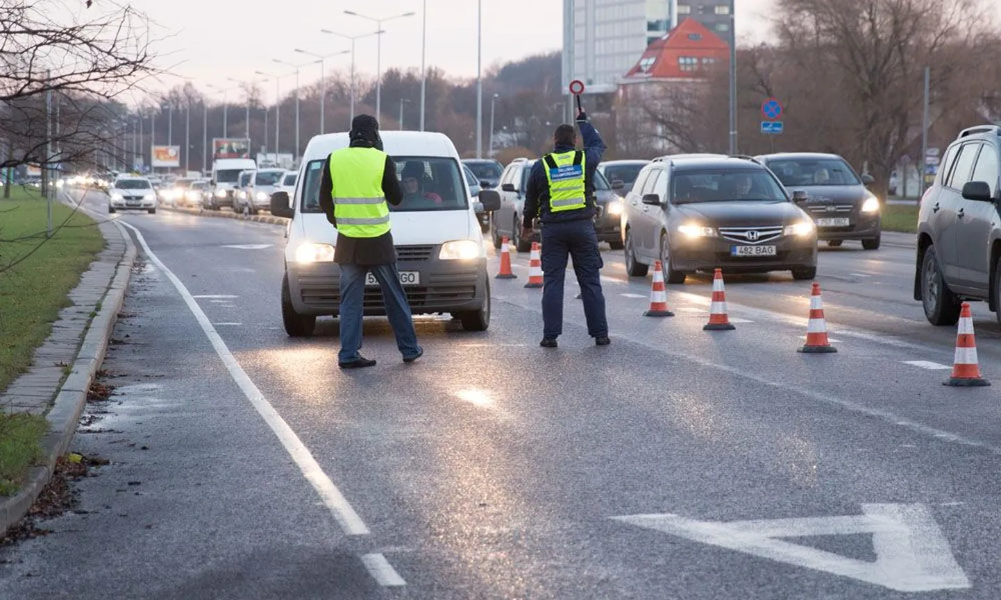 Transpordiameti töötajad tabasid eile Pirita teel tunni ajaga ligi veerandsada bussirajal sõitjat.